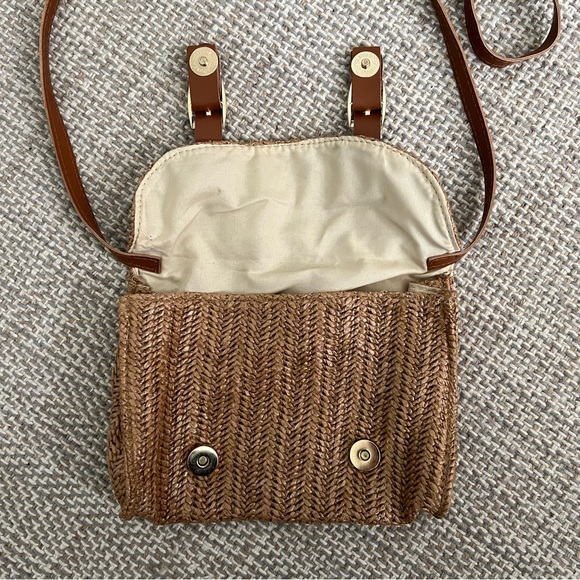 Small Woven Rattan Crossbody Handbag - Picture 3 of 6